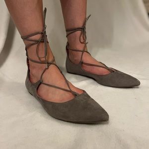 Steve Madden Le Crew lace up flat taupe size 11